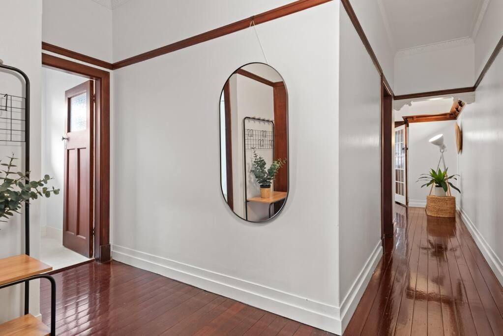 شقة Art Deco In Ascot! ~ 2 Bed / 1 Bath / 1 Car بريزبين المظهر الخارجي الصورة