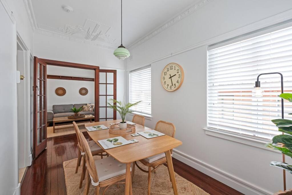 شقة Art Deco In Ascot! ~ 2 Bed / 1 Bath / 1 Car بريزبين المظهر الخارجي الصورة
