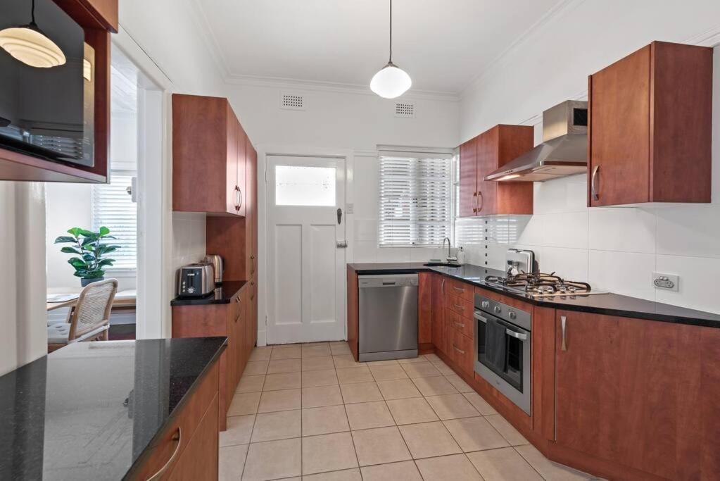 شقة Art Deco In Ascot! ~ 2 Bed / 1 Bath / 1 Car بريزبين المظهر الخارجي الصورة